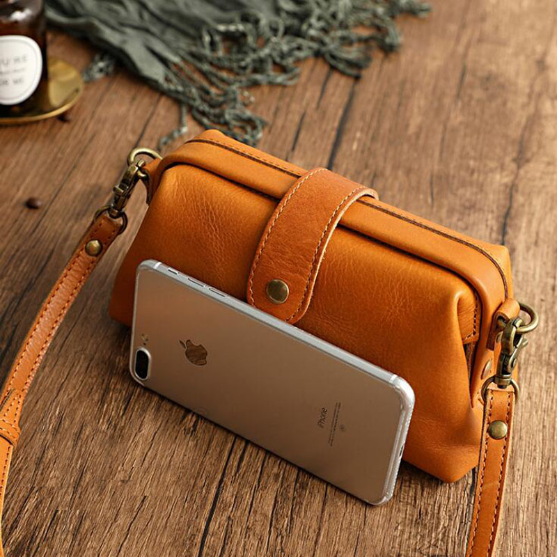 Borsa a tracolla da donna in v - Doctor Bag Leather recensione e prezzo