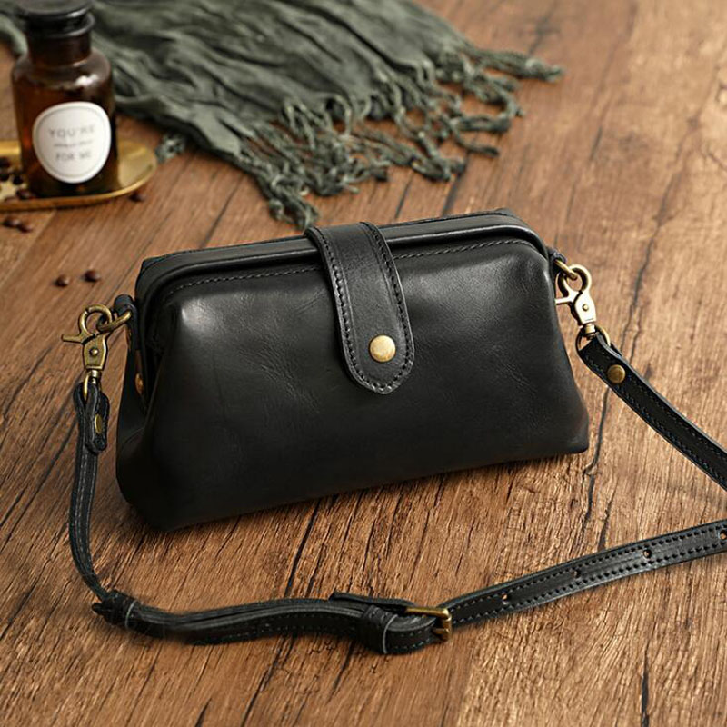 Borsa a tracolla da donna in v - Doctor Bag Leather recensione e prezzo